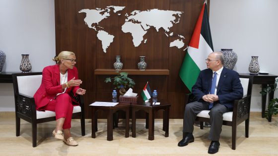 رئيس الوزراء محمد مصطفى يبحث مع مسؤولة أممية زيادة إدخال المساعدات لكافة أنحاء قطاع غزة