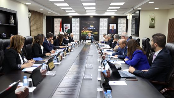 مجلس الوزراء يدين استمرار هجمات المستعمرين على أبناء شعبنا