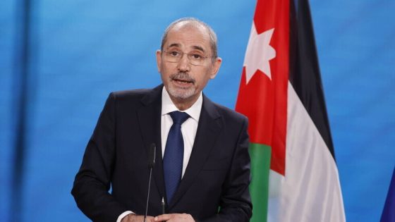 الصفدي في اتصال مع بلينكن: وقف العدوان على غزة أولوية لخفض التصعيد في المنطقة