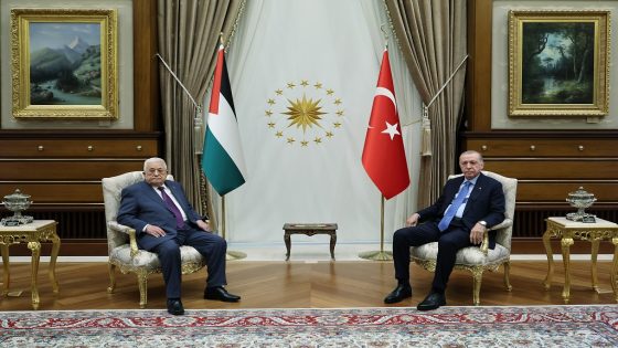 ANKARA, TURKIYE - AUGUST 14: (----EDITORIAL USE ONLY - MANDATORY CREDIT - ' TURKISH PRESIDENCY / MURAT CETINMUHURDAR / HANDOUT' - NO MARKETING NO ADVERTISING CAMPAIGNS - DISTRIBUTED AS A SERVICE TO CLIENTS----) Turkish President Recep Tayyip Erdogan (L) welcomes Palestinian President Mahmoud Abbas (R) with an official ceremony at the Presidential Complex in Ankara, Turkiye on August 14, 2024. ( TUR Presidency/Murat Cetinmuhurdar - Anadolu Agency )