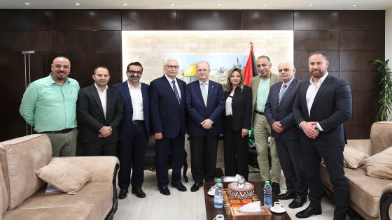 مصطفى يشيد بالطواقم الطبية والتزامها بتقديم خدماتها رغم الظروف الصعبة