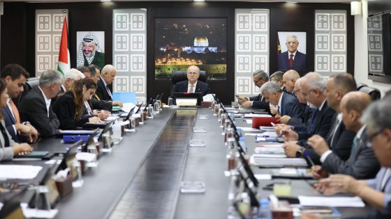 مجلس الوزراء يحذر من الكارثة الوبائية في غزة