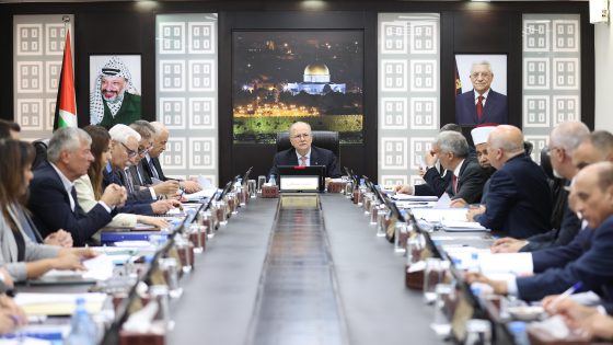 مجلس الوزراء يوسع عمل لجنة الإعمار الطارئة ويدين جرائم الاحتلال بحق أبناء شعبنا