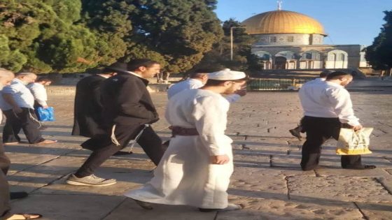 انتهاكات خطيرة ويومية- صلوات بملابس دينية في الأقصى