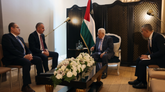 الرئيس يستقبل رئيس اتحاد الغرف التجارية الفلسطينية