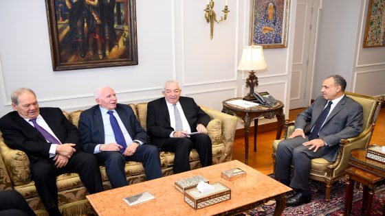 وفد “فتح” يطلع وزير خارجية مصر على آخر الأوضاع الإنسانية والسياسية في الأراضي الفلسطينية