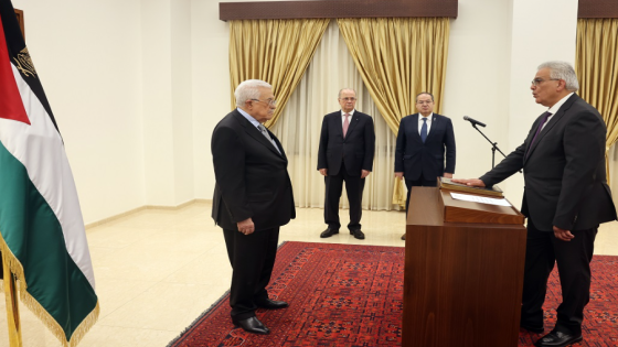 مازن غنيم يؤدي اليمين القانونية أمام الرئيس سفيرا لدولة فلسطين لدى السعودية