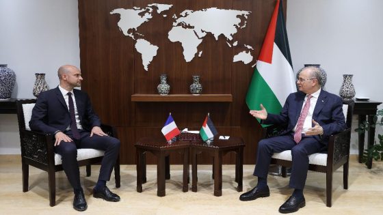 مصطفى يبحث مع وزير خارجية فرنسا جهود وقف حرب الإبادة على شعبنا