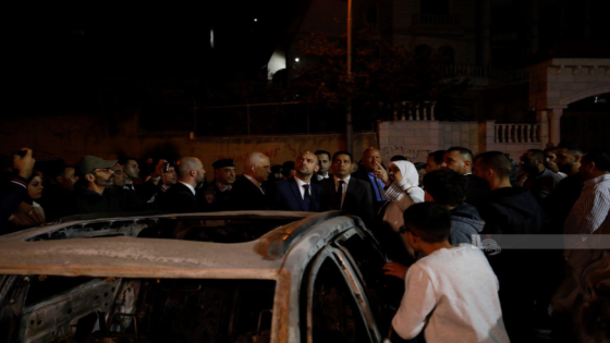 وزير الخارجية الفرنسي يتفقد آثار هجوم المستعمرين على مدينة البيرة
