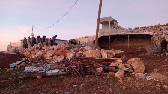 الاحتلال يهدم منزلا من طابقين في يتما جنوب نابلس