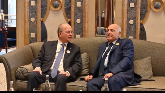رئيس الوزراء يُطلع وزير الخارجية الجزائري على تطورات الأوضاع في فلسطين