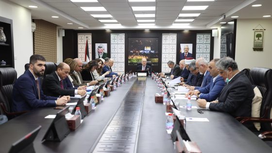 مصطفى يؤكد ضرورة التنسيق بين مختلف المؤسسات في غزة لضمان توزيع المساعدات بعدالة وحمايتها من السرقة