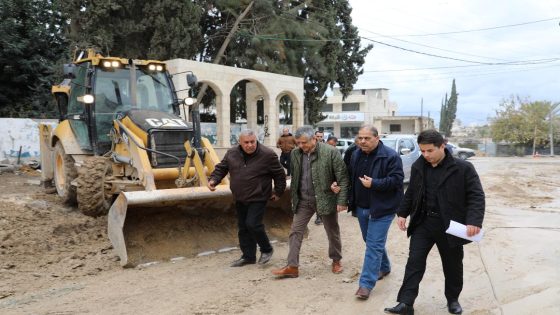 وزير الأشغال يتفقد جهود إزالة آثار الدمار وإعادة تأهيل البنية التحتية في مخيمي طولكرم ونور شمس