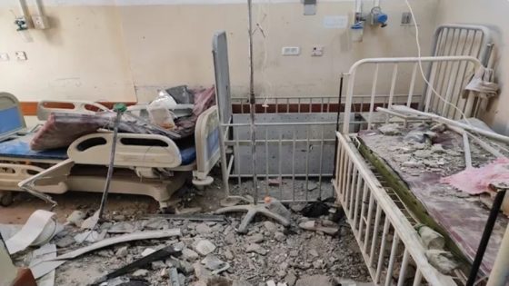 غزة تباد.. اشتعال النيران في مستشفى كمال عدوان ودمار قسم العناية المركزة