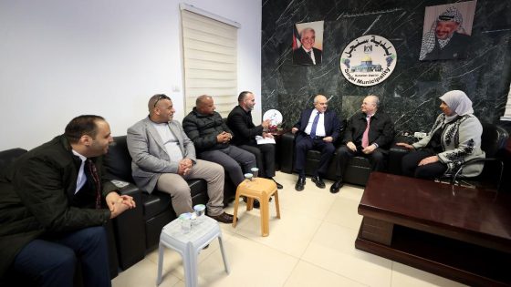 مصطفى يتفقد بلدة سنجل ويطلع على انتهاكات الاحتلال واحتياجات تعزيز صمودها