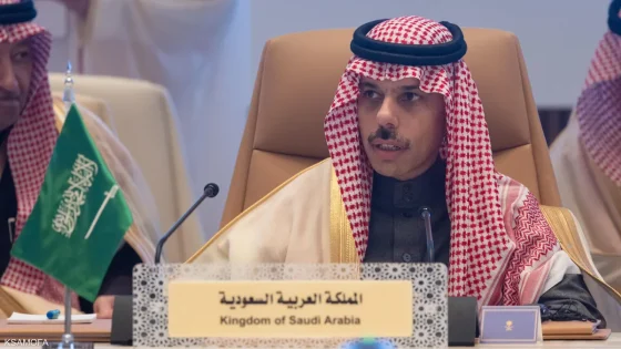 وزير الخارجية السعودي يؤكد أهمية رفع العقوبات على سوريا