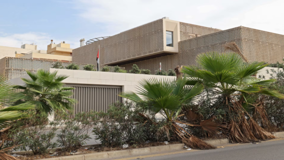 الإمارات ترسل وفدا رفيع المستوى لإجراء ترتيبات إعادة فتح سفارتها في بيروت