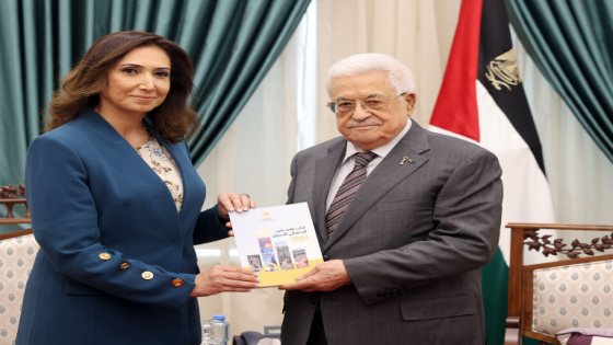 الرئيس يتسلم تقرير فلسطين الاحصائي لعام 2024