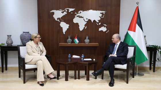مصطفى يبحث مع كبيرة منسقي الشؤون الإنسانية وإعادة الإعمار في غزة جهود تنفيذ خطة الحكومة الإغاثية