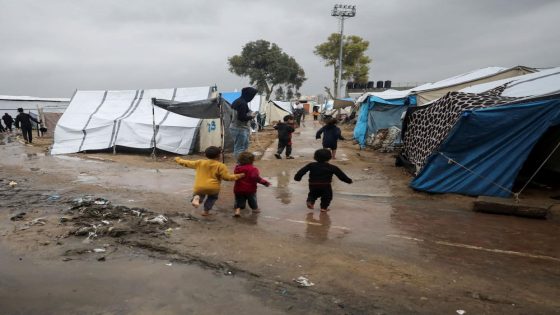 نازحو غزة يواجهون منخفضا جويا جديدا بخيام مهترئة ​​​​​​​