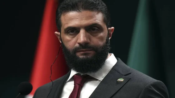 الشرع يتلقى اتصال تهنئة من ماكرون ودعوة لزيارة فرنسا