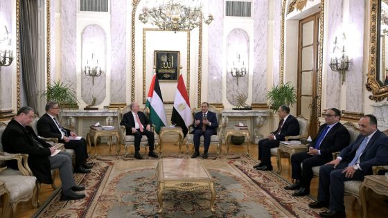 مصطفى يبحث مع نظيره المصري ملامح خطة التعافي المبكر وإعادة إعمار غزة التي ستُعرض على القمة العربية