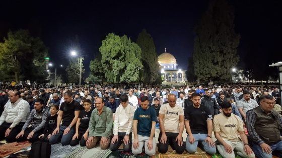 70 ألفا يؤدون صلاتي العشاء والتراويح في المسجد الأقصى