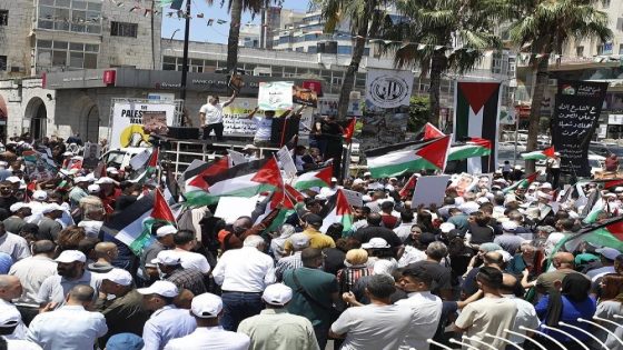 نابلس: وقفة احتجاجية تنديدا باستمرار حرب الإبادة في الضفة وغزة