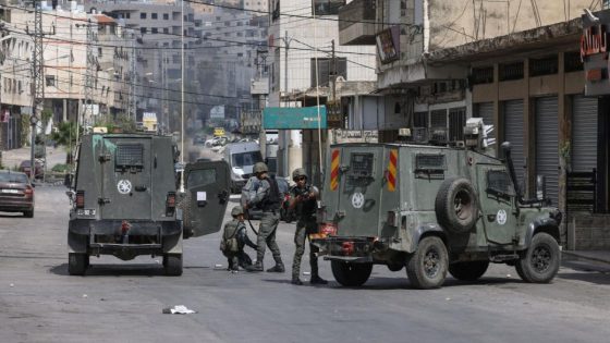 الاحتلال يحاصر منزلا داخل مخيم بلاطة