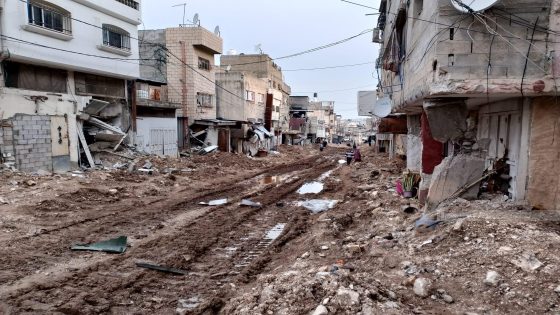 الاحتلال يواصل عدوانه على طولكرم ومخيميها وسط استمرار إجبار العائلات على النزوح من منازلها