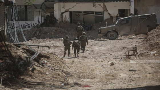 الاحتلال يواصل عدوانه على طولكرم: مداهمات وهدم منازل وحواجز عسكرية
