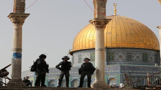 محافظة القدس: ما يجري تصعيد خطير ومحاولة لفرض واقع تهويدي جديد ومحاولات للسيطرة التامة على الأقصى