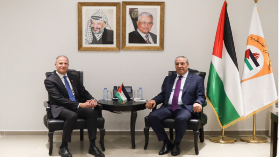 الشيخ يبحث مع ممثل كندا لدى فلسطين آخر التطورات بالمنطقة