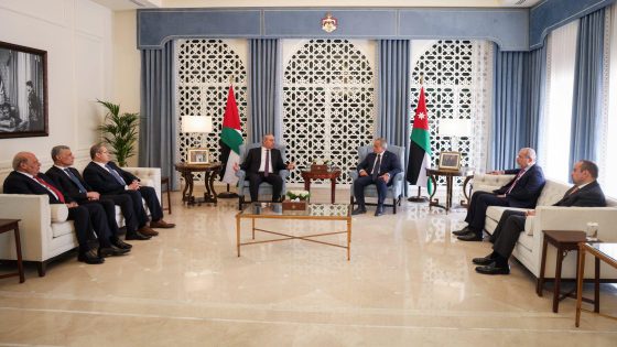 الشيخ يطلع رئيس الوزراء الأردني على آخر التطورات في فلسطين