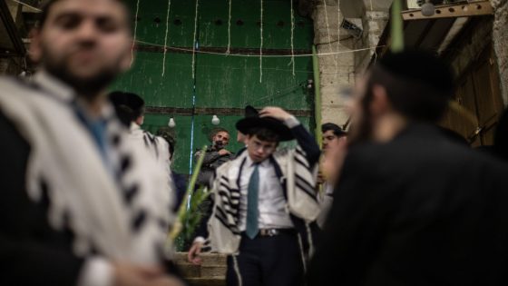 JERUSALEM - OCTOBER 04: Fanatical Jewish settlers storm Al-Aqsa Mosque on 5th day of Sukkot holiday through Bab al-Qattanin (Gate of the Cotton Merchants), in Old City of eastern Jerusalem, on October 04, 2023. Palestinian shopkeepers around the Bab al-Qattanin did not open their shops due to the refusal of permission. (Photo by Mustafa Alkharouf/Anadolu Agency via Getty Images)