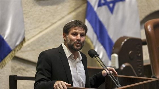 سموتريتش يواصل التحريض على القتل: كما دمرنا رفح وخان يونس فيجب أن ندمر بروقين وكفر الديك