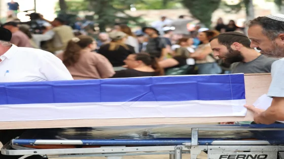 الاحتلال يستعيد ثلاثة جثث أسرى إسرائيليين من غزة