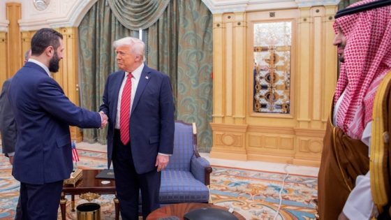 ‏إعلام أمريكي: ترامب يوقع اليوم أمرا تنفيذيا لتخفيف العقوبات عن سوريا