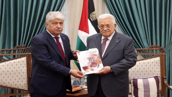 الرئيس يتسلم التقرير السنوي للمؤسسة الفلسطينية للتمكين