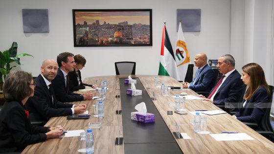 الشيخ يبحث مع وفد أوروبي وقف العدوان على غزة واعتداءات المستعمرين