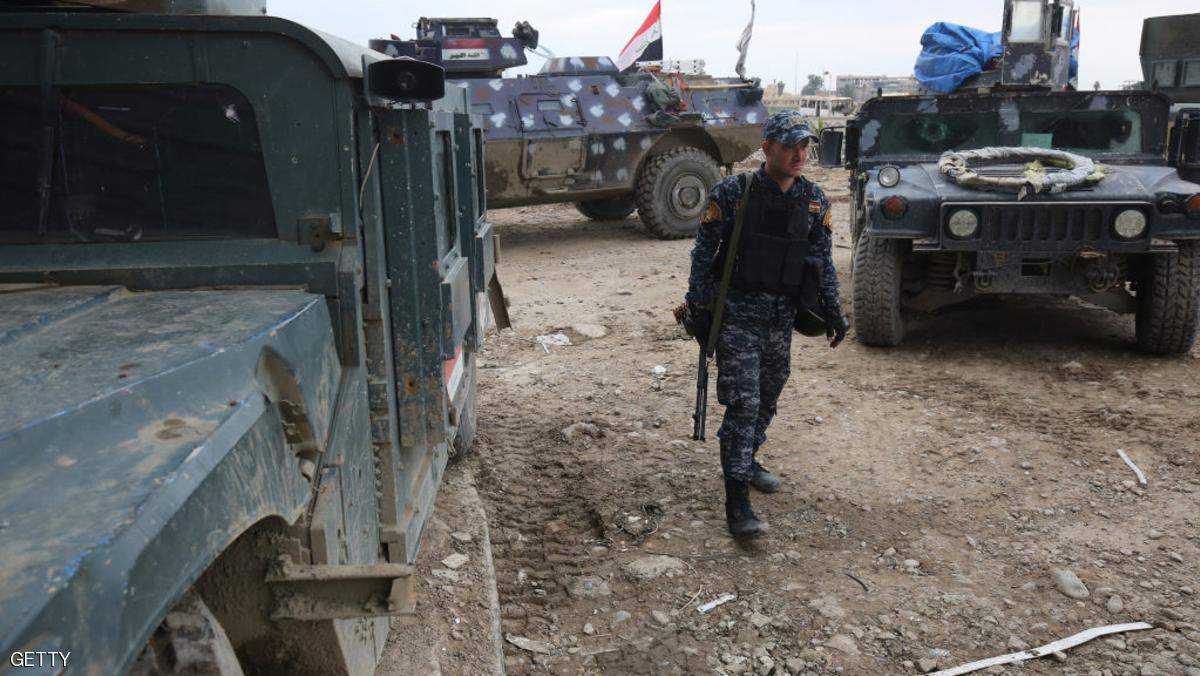 Iraqi forces, consisting of the Iraqi federal police and the elite Rapid Response Division, advance in the Old City in western Mosul on March 19, 2017, during the offensive to retake the city from Islamic State (IS) group fighters. / AFP PHOTO / AHMAD AL-RUBAYE (Photo credit should read AHMAD AL-RUBAYE/AFP/Getty Images)