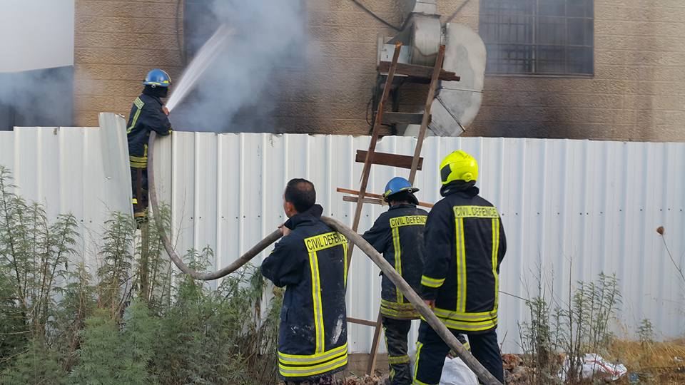 فيديو- حريق ضخم في معرض مفروشات في نابلس