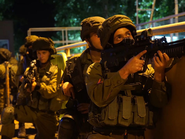 القدس: الاحتلال يعتقل مواطنين واندلاع مواجهات قرب باب المجلس