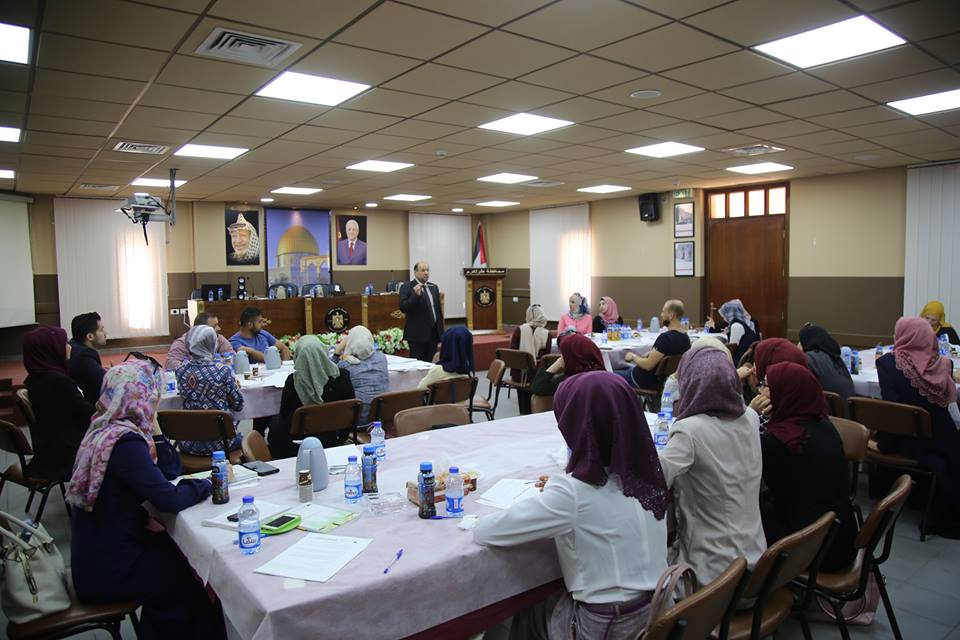 محافظة طولكرم تستضيف إجتماعاً لمؤسسة إنجاز فلسطين لتدريب المتطوعين للعام الدراسي 2017-2018