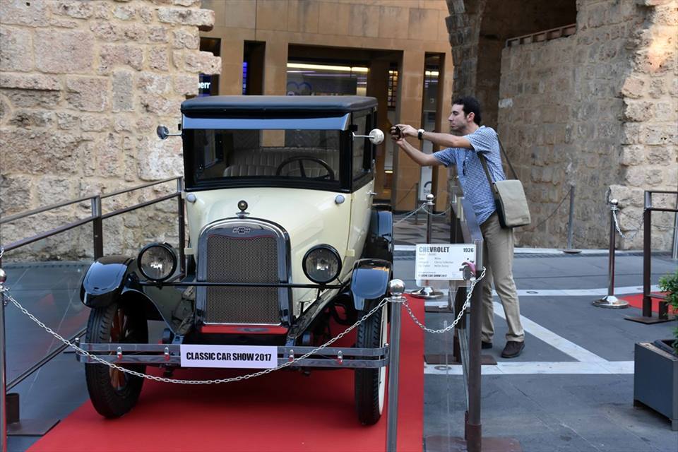 بالصور ـ أكثر من 60 سيارة كلاسيكية في معرض بيروت للسيارات..