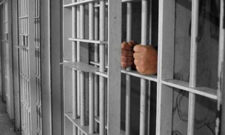الاحتلال يقرر منع زيارات المحامين للأسرى المضربين في سجن “جلبوع”