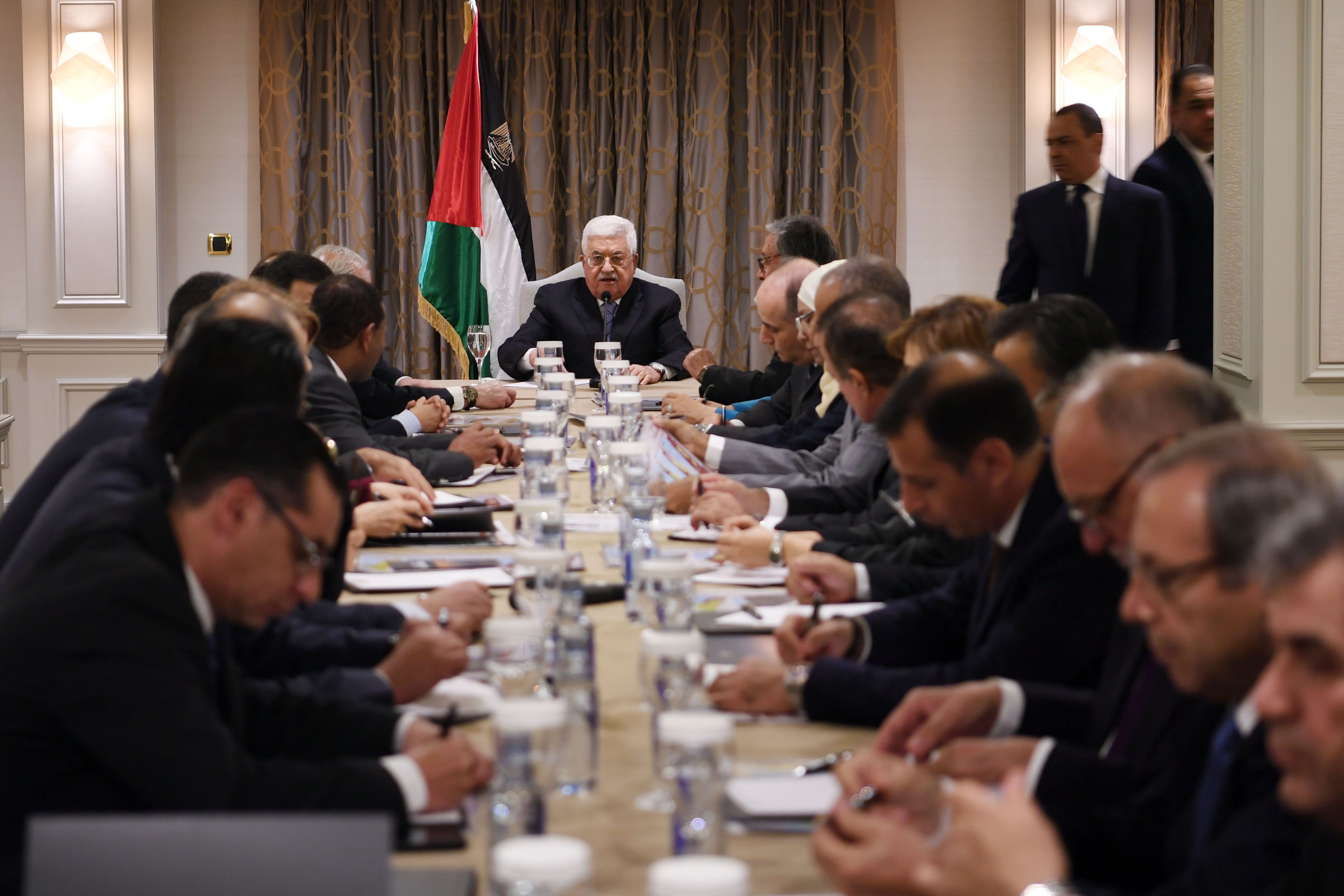 الرئيس يلتقي السفراء العرب المعتمدين لدى إسبانيا