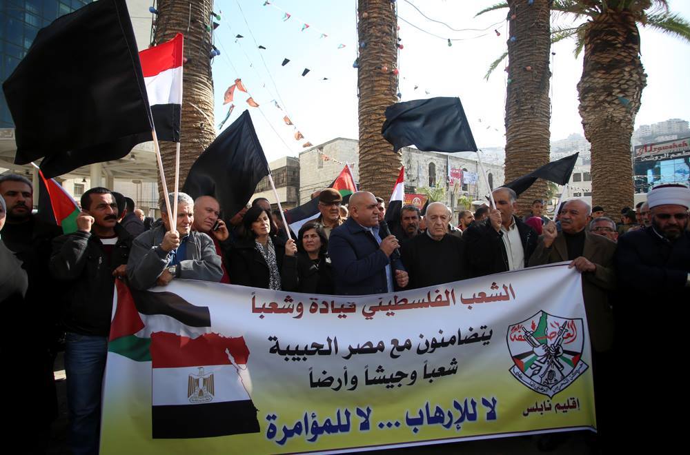 وقفة في نابلس تضامنا مع مصر ضد الإرهاب