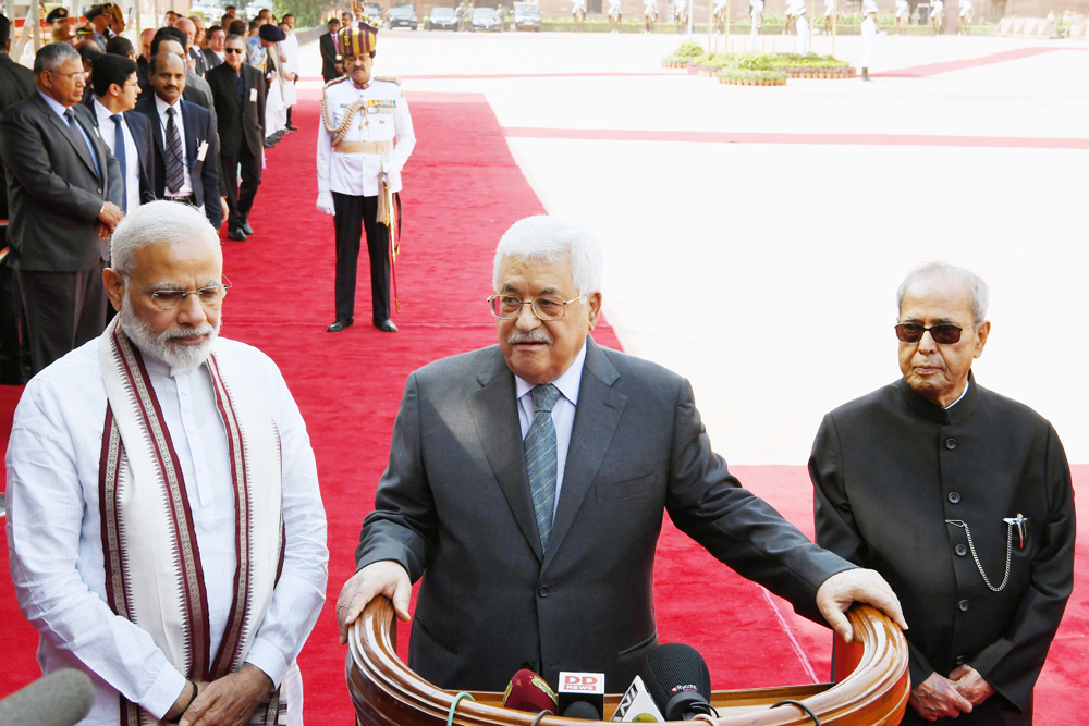 الرئيس من الهند : إنهاء الاحتلال مقدمة لتطبيق مبادرة السلام العربية