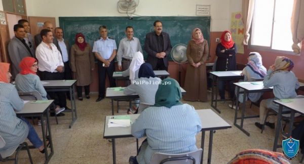 وزير التربية يتفقد قاعة امتحان ثانوية عامة في جنين